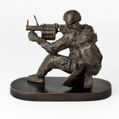 Бронзовая статуэтка «Спецназовец с гранатометом» на камне