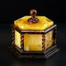 Подарочная шкатулка «Сокровищница» из натурального янтаря