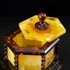 Подарочная шкатулка «Сокровищница» из натурального янтаря