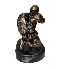 Бронзовая статуэтка «Спецназовец с пулеметом» в подарок брату на мужской праздник 23 февраля