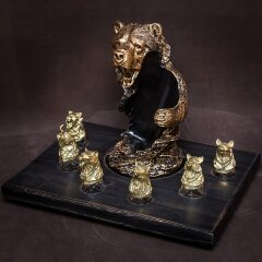 Подставка для бутылки «Медведь» с рюмками перевёртышами