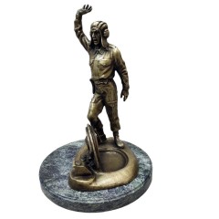 Бронзовая фигурка «Танкист» в подарок на 23 февраля от всего коллектива