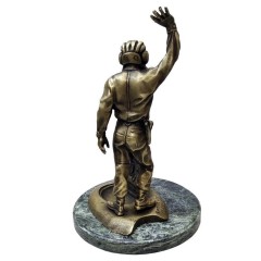 Бронзовая фигурка «Танкист» в подарок на 23 февраля от всего коллектива