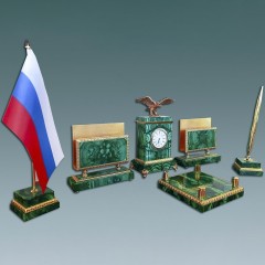 Настольные часы из малахита «Консул» с офисными принадлежностями в подарок руководителю