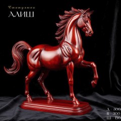 Большая деревянная лошадка «Алиш» — символ Красной Огненной Лошади