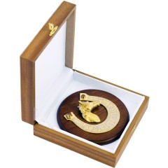 Настенное панно с подковой «Лошадка на счастье» на дереве в подарок друзьям