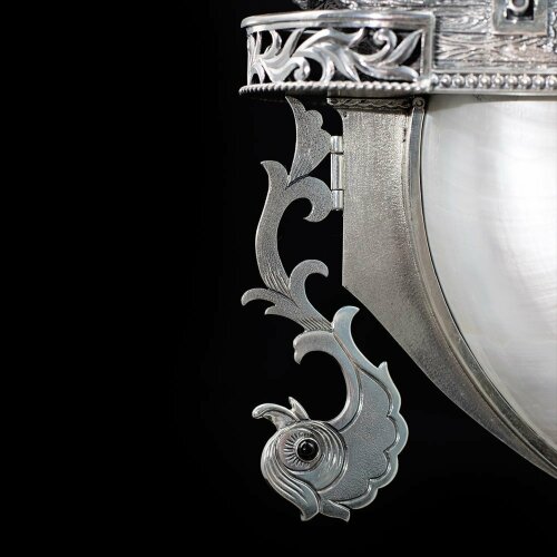 Серебряный корабль «Орион» из морской раковины наутилус