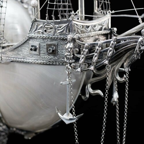Серебряный корабль «Орион» из морской раковины наутилус