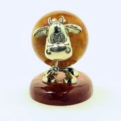 Сувенирная статуэтка из янтаря «Корова»