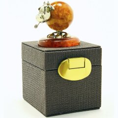 Сувенирная статуэтка из янтаря «Корова»