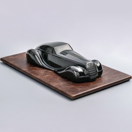 Сувенирная модель дизайнерского автомобиля «Скорость» из вишнёвого янтаря в подарок мужчине