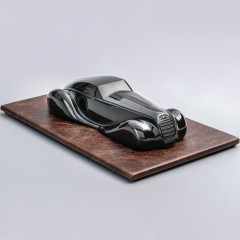 Сувенирная модель дизайнерского автомобиля «Скорость» из вишнёвого янтаря в подарок мужчине