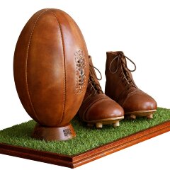 Спортивный сувенир «Сидней» (мяч регби, бутсы) на подставке с газоном
