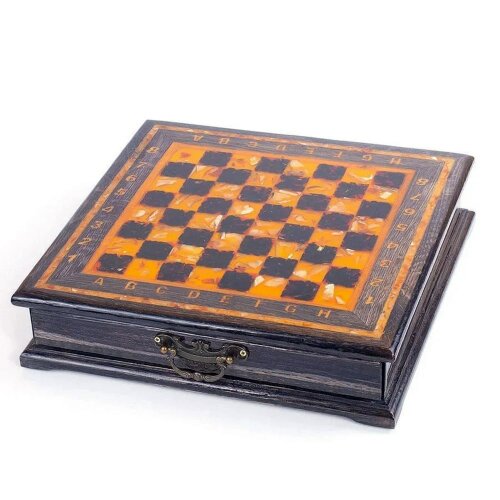 Деревянный шахматный ларец «Имперский» из янтаря с фигурами