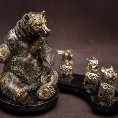 Подставка для бутылки «Мишка» с рюмками перевёртышами