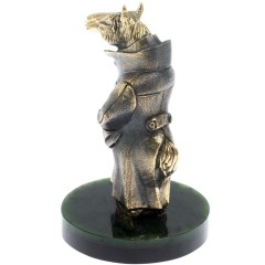 Бронзовая статуэтка «Конь в пальто» на подставке из нефрита