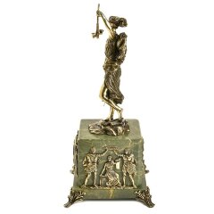 Бронзовая статуэтка  «Фемида» с часами на камне в подарок юристу