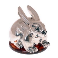 Серебряная фигурка «Толстый кролик» на подставке из янтаря