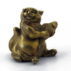 Бронзовая статуэтка «Кот с рыбкой» в подарок рыбаку