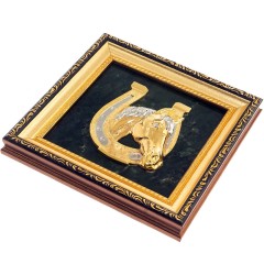 Позолоченная подкова с лошадью «На счастье и удачу» — панно из натурального камня нефрит