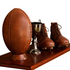 Интерьерный сувенир «Веллингтон» (мяч регби, бутсы, кубок) на подставке