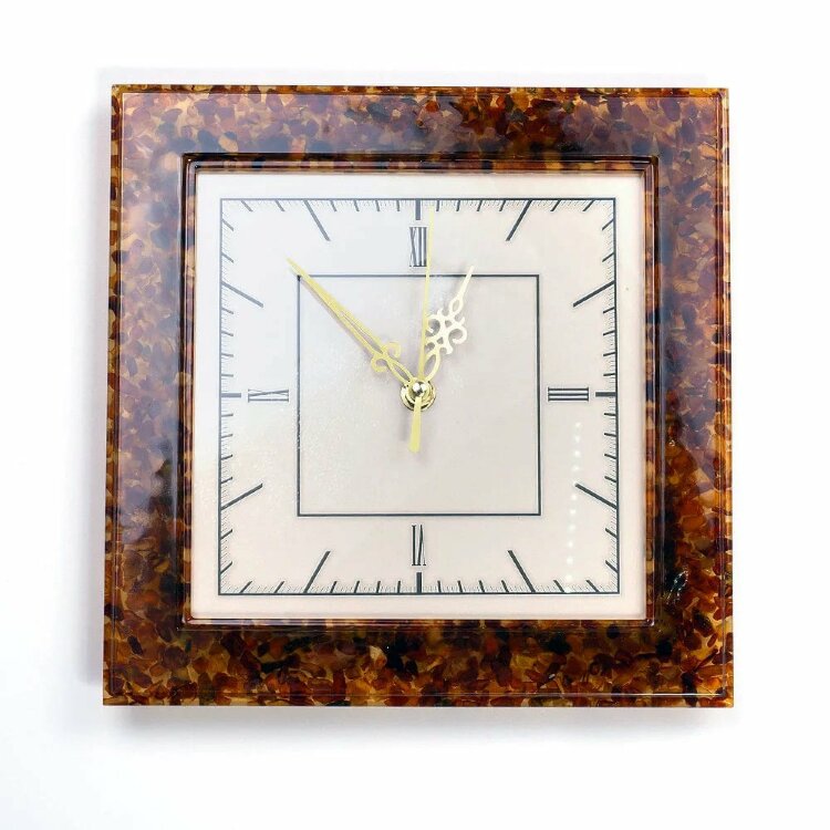 Квадратные настенные часы из янтаря «CLASSIC» для рабочего кабинета