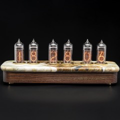 Ламповые часы «Оникс» из газоразрядных индикаторов и натурального камня