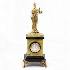 Часы настольные с фигуркой «Фемида» из камня офиокальцит в подарок юристу