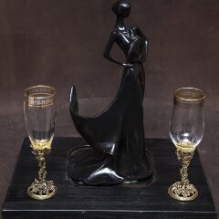 Подставка для бутылки «Леди» с бокалами для вина