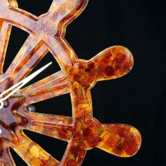 Настенные часы из янтаря «Морской штурвал» в подарок моряку для интерьера дома