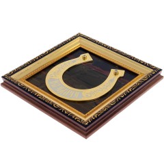 Настенное панно в багете «Подкова на удачу» из натурального камня яшма