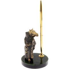 Подставка под ручку с фигуркой «Конь в пальто» на нефрите в подарок коллегам