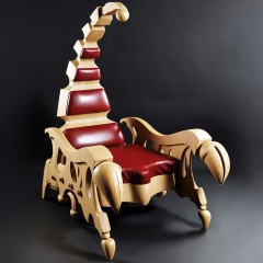 Светлое дизайнерское кресло «Скорпион» из массива ценных пород дерева