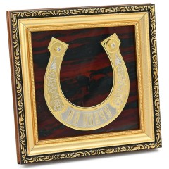 Позолоченная подкова «На удачу» — панно из натурального камня яшма