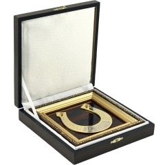 Позолоченная подкова «На удачу» — панно из натурального камня яшма