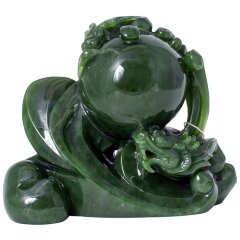 Нефритовая статуэтка «Дракон с шаром» ручной работы