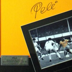 Сертифицированный автограф «Пеле» на футболке