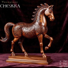 Декоративная статуэтка лошадка «Снежка» — подарок к новогодним праздникам