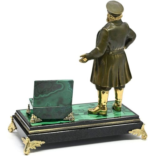 Сувенирная композиция «Купец с сундуком» на малахите