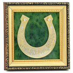 Позолоченная подкова «На счастье» — панно из натурального камня нефрит