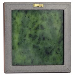 Позолоченная подкова «На счастье» — панно из натурального камня нефрит