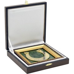 Позолоченная подкова «На счастье» — панно из натурального камня нефрит