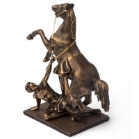 Сувенирная статуэтка «Конь Клодта» №4 украшающая Аничков мост — как оригинальный подарок из СПб