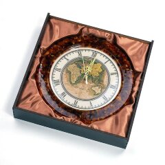 Круглые настенные часы из янтаря «Карта» для кабинета