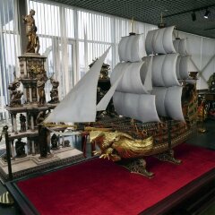 Большая модель старого корабля парусника «Морская Держава» в подарок военному моряку