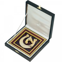 Настенное панно «Подкова с лошадью на удачу» из натурального камня яшма