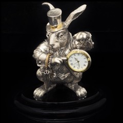 Интерьерная фигурка «Белый кролик» с часами в подарок к Новому году