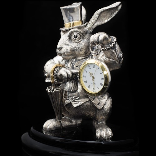 Интерьерная фигурка «Белый кролик» с часами в подарок к Новому году