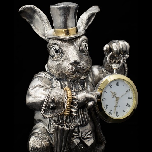 Интерьерная фигурка «Белый кролик» с часами в подарок к Новому году