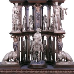 Дизайнерские напольные часы «Полководцы» из массива дерева